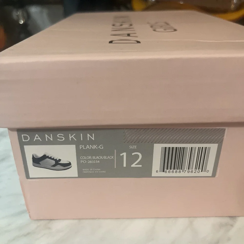 NIB Danskin Girl's PLANK-G Lace Up‎ Sneakers Size 12 Black & White
